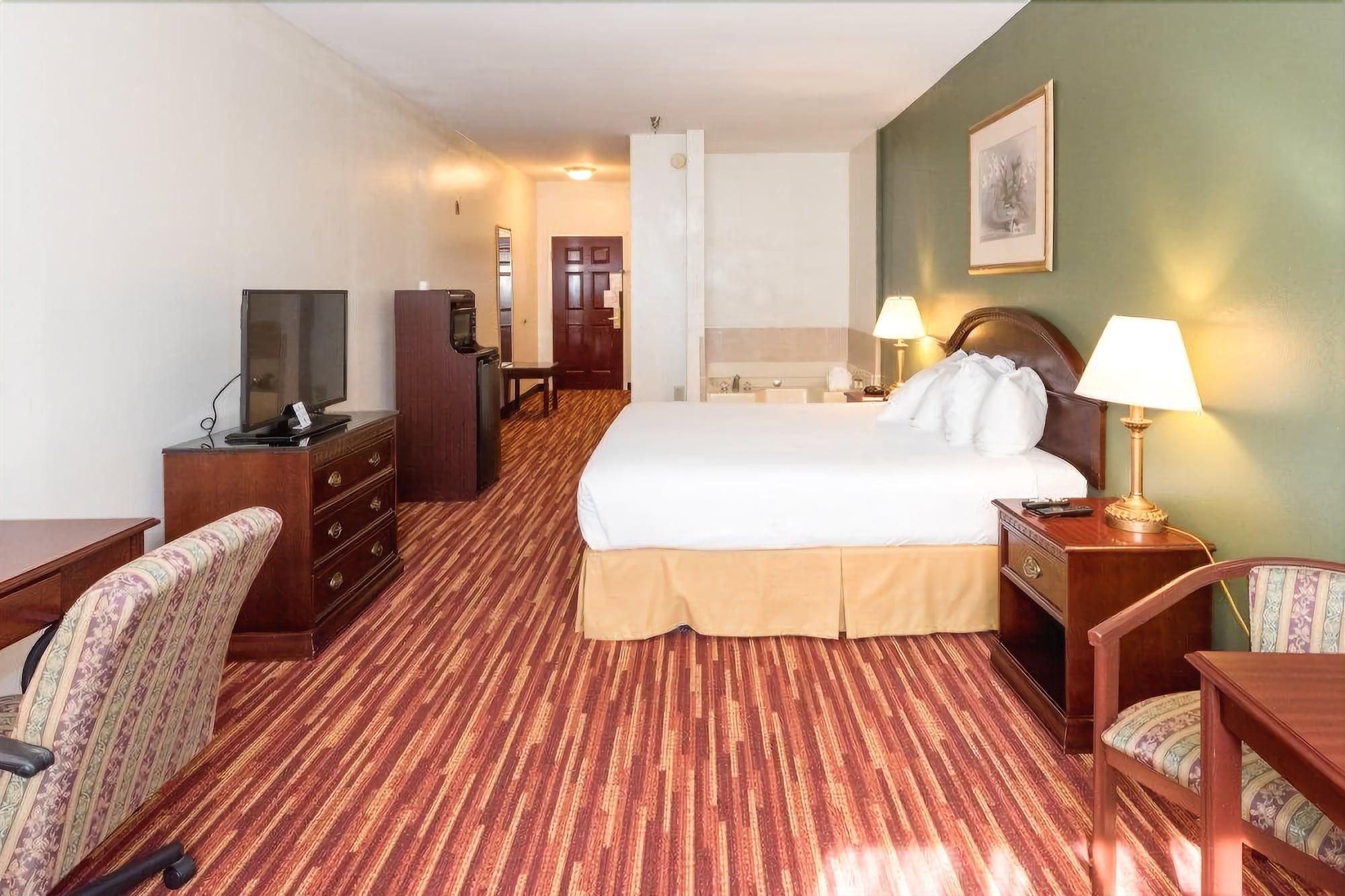 Baymont By Wyndham Montgomery South Buitenkant foto
